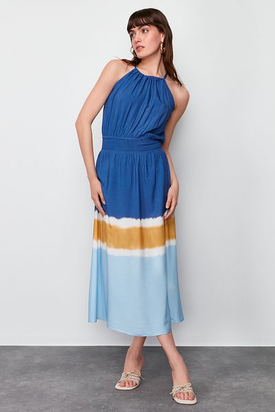 Trendyol Collection Ecru-blaues A-Linien-Maxikleid aus Viskosegewebe mit Gipe-Detail an der Taille TWOSS24EL00658