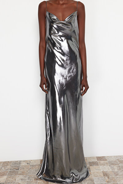 Trendyol Collection Βραδινό φόρεμα με μεταλλικό υφαντό ασήμι με επένδυση ψαριού - TPRSS24AE00017