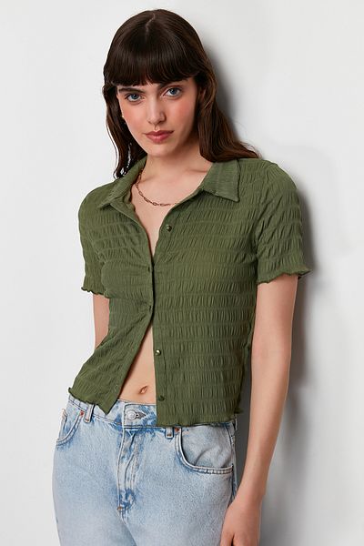 Trendyol Collection Χακί υφή Εφαρμοσμένη/Εφαρμοσμένη κοντομάνικη πλεκτή μπλούζα TWOSS24BZ00429