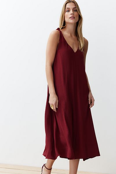 Trendyol Collection Claret Red Άνετο υφασμένο φόρεμα με V λαιμόκοψη TWOSS23EL00882