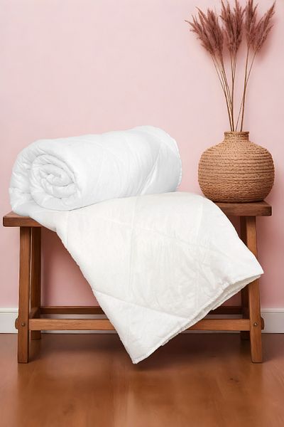 EVPANYA Silicone Fiber Filled Quilt with Piping ( Single Person )