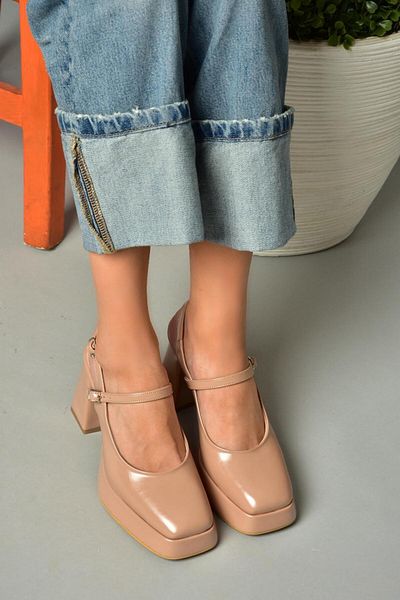 Fox Shoes S282030908 Pantofi de damă cu toc gros din piele lăcuită nudă