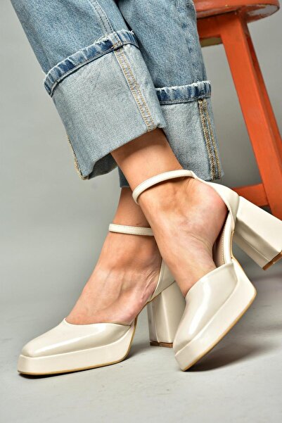 Fox Shoes S282030308 Béžová lakovaná kožená dámská obuv na silném podpatku