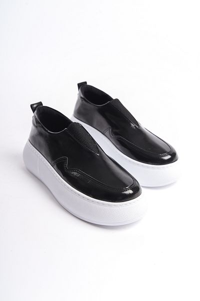Moda Değirmeni Pantofi de damă din piele lacuită neagră cu elastic BG1137-101-0014