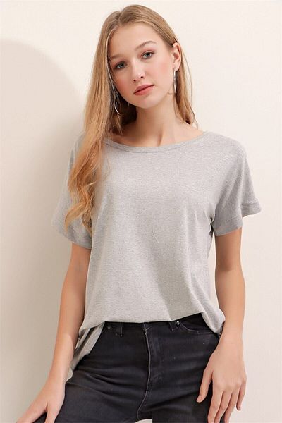 AQE FASHION Γυναικεία μπλούζα με λεπτομέρεια σε γκρι λαιμόκοψη