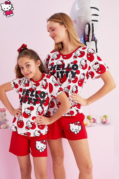 Siyah İnci Hello Kitty Licensed 100% Cotton Red Multicolor Crew Neck Shorts Pajamas Set