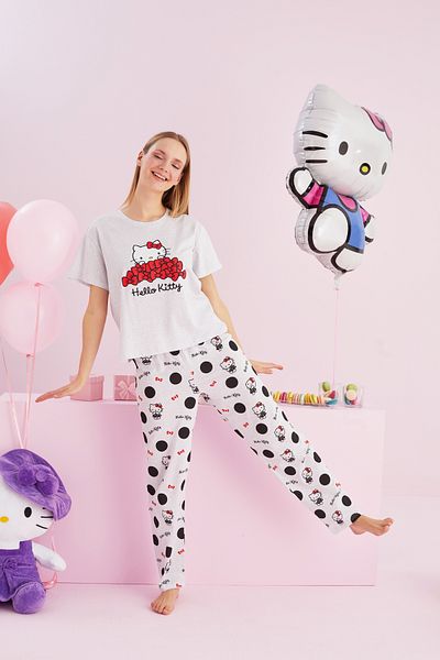 Siyah İnci Hello Kitty Licensed 100% βαμβακερό γκρι πολύχρωμο σετ πιτζάμες με λαιμόκοψη