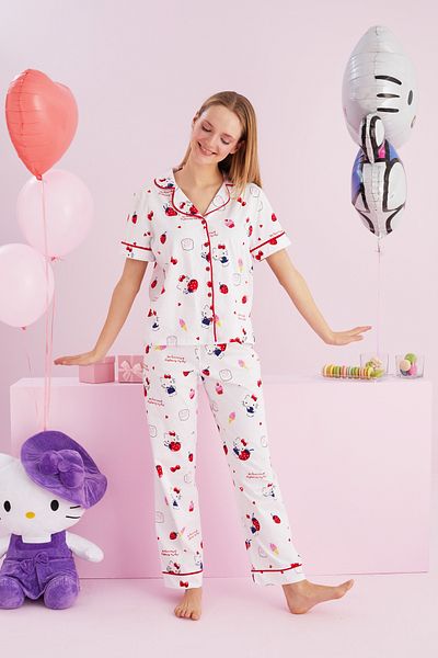Siyah İnci Hello Kitty Licensed 100% βαμβακερό λευκό πολύχρωμο σετ πιτζάμες με κουμπιά