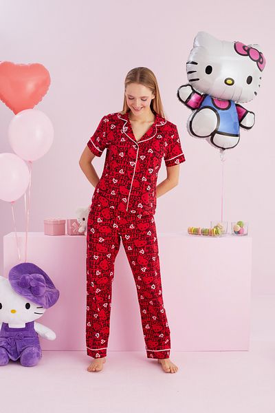 Siyah İnci Hello Kitty Licensed 100% Cotton Red Multicolor Buttoned Piping Pajamas Set