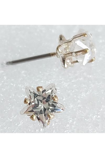 impressive Star Cut Crystal Solitaire Design Modern Simple Elegant Evening Dress Earrings. (Silver)