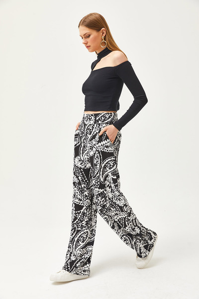 Olalook Women's Black Pocketed Front Banded Elastic Back Woven Trousers PNT-19000268