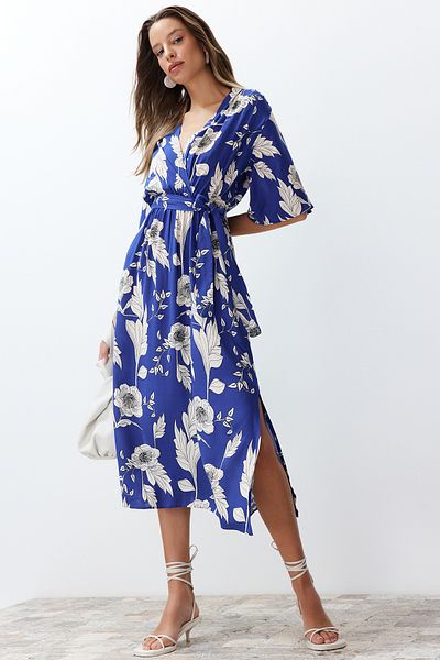 Trendyol Collection Modrý pásek s květinovým potiskem A-line dvouřadý límec Midi Woven Dress TWOSS24EL00915