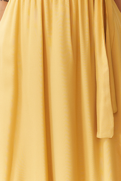 Trendyol Collection Žluté viskózové midi šaty A-Line s ohlávkovým výstřihem a vlečkou Twoss19El0155