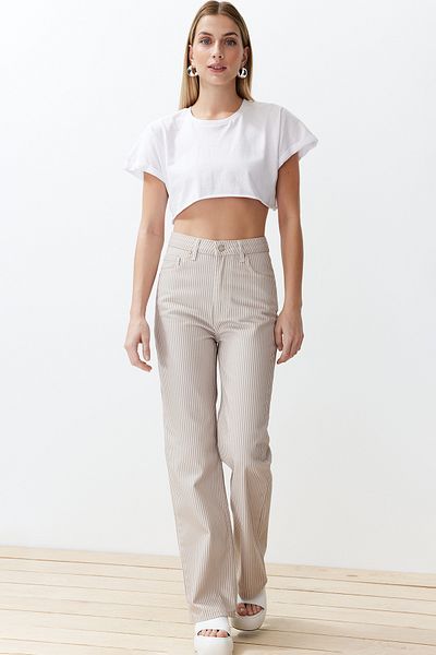 Trendyol Collection Ecru gestreifte Jeans mit hoher Taille und weitem Bein TWOSS24JE00257
