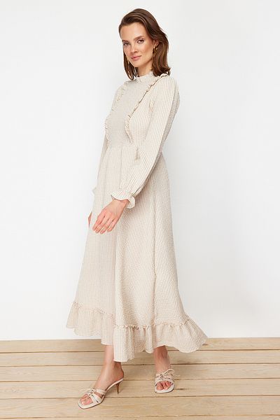 Trendyol Modest Beiges gewebtes Kleid mit Gingham-Muster und Rüschendetail TCTSS21EB0028