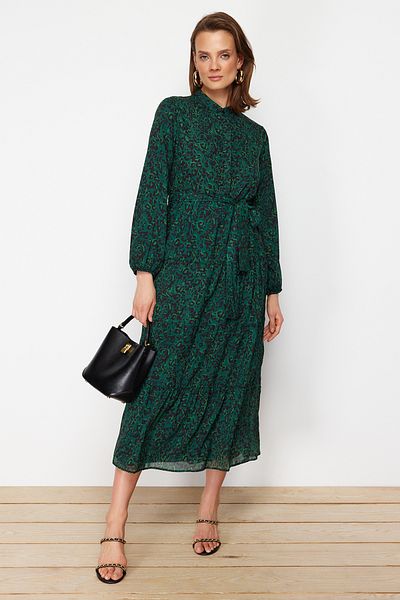 Trendyol Modest فستان منسوج من الشيفون مبطن بحزام منقوش باللون الأخضر الداكن TCTSS21EL3346