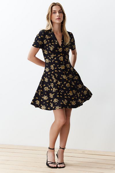 Trendyol Collection Μίνι υφασμένο πουκάμισο φόρεμα - μαύρο φλοράλ μοτίβο TWOSS24EL00615