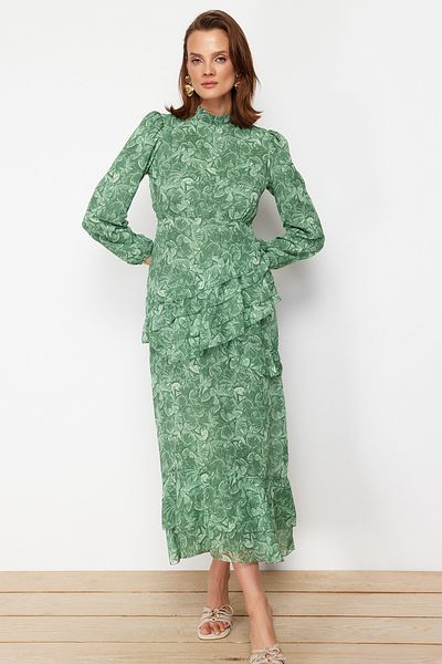 Trendyol Modest Khakifarbenes Kleid aus gewebtem Chiffon mit Blumenrock und Rüschenfutter TCTSS23EB00160