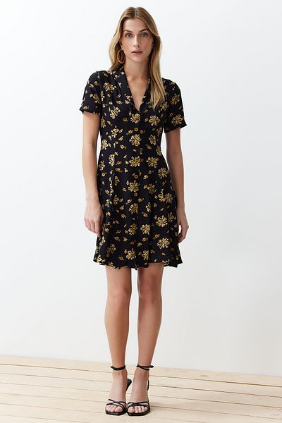 Trendyol Collection Μίνι υφασμένο πουκάμισο φόρεμα - μαύρο φλοράλ μοτίβο TWOSS24EL00615