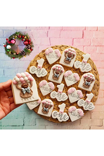 Tatlı Armağanlar İsimli Kalpli Çiçekli Silver Yazılı One 1 Yaş ve Uçan Balonlu Ayıcık Butik Kurabiye - 20 Adet