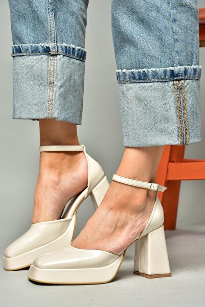 Fox Shoes S282030308 Béžová lakovaná kožená dámská obuv na silném podpatku