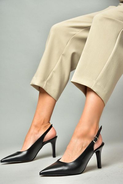 Fox Shoes S654071709 Чорні жіночі туфлі на тонких підборах