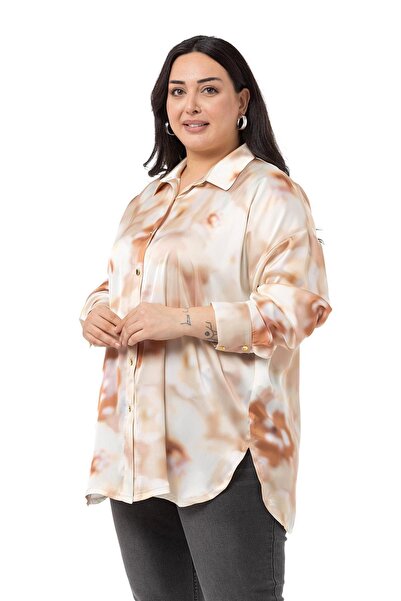 DISENTIS MODEST Πουκάμισο μεγάλου μεγέθους Tie-Dye με λουλούδια σατέν μπεζ