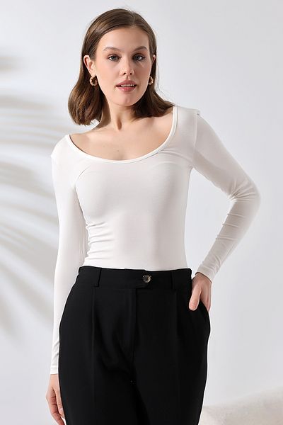 DWOZ Women's White Wide U-Neck Viscose Knitted Blouse