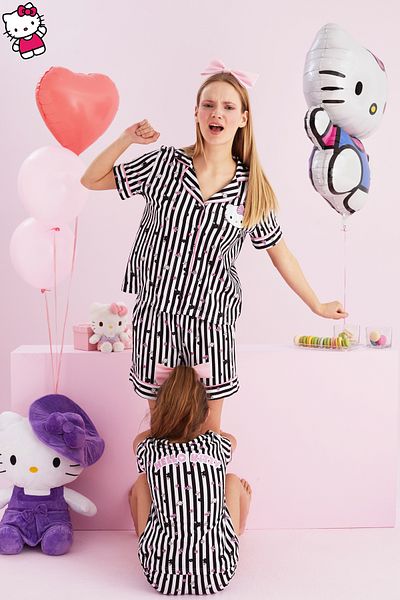 Siyah İnci Hello Kitty Licensed 100% Cotton Black and White Multicolor Buttoned Ribbed Shorts Pajamas Set