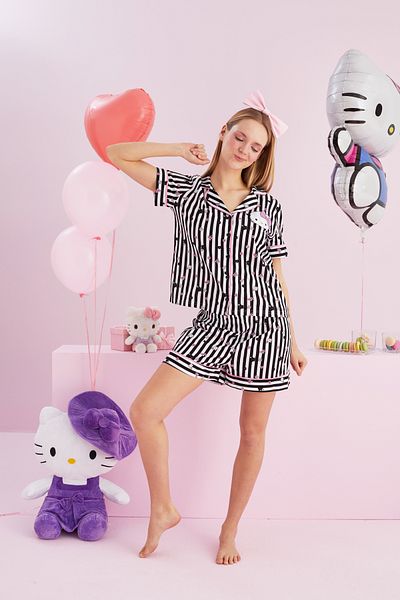 Siyah İnci Hello Kitty Licensed 100% Cotton Black and White Multicolor Buttoned Ribbed Shorts Pajamas Set