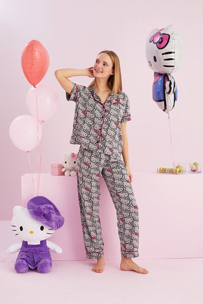 Siyah İnci Hello Kitty Licensed 100% βαμβακερό γκρι πολύχρωμο σετ πιτζάμες με κουμπιά