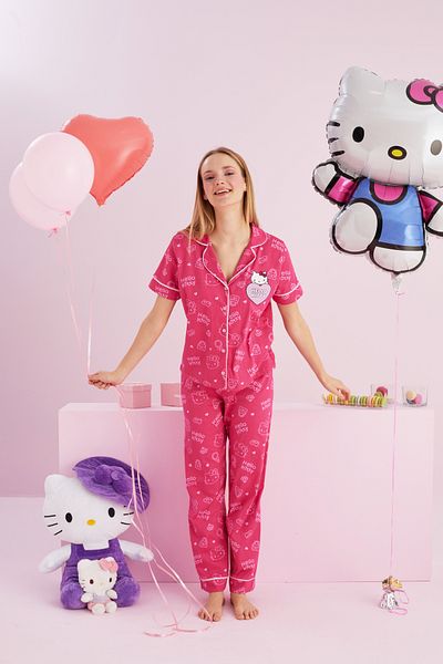Siyah İnci Hello Kitty Licensed 100% βαμβακερό ροζ πολύχρωμο σετ πιτζάμες με κουμπιά