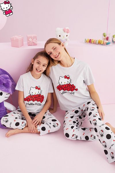 Siyah İnci Hello Kitty Licensed 100% βαμβακερό γκρι πολύχρωμο σετ πιτζάμες με λαιμόκοψη