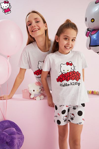 Siyah İnci Hello Kitty Licensed 100% Cotton Gray Multicolor Crew Neck Shorts Pajamas Set
