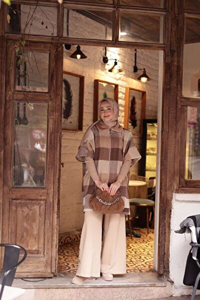 ESRA KEKÜLLÜOĞLU Kadın Yeni Panço 2 li Takım Ekoseli Krem Kahve-Bej