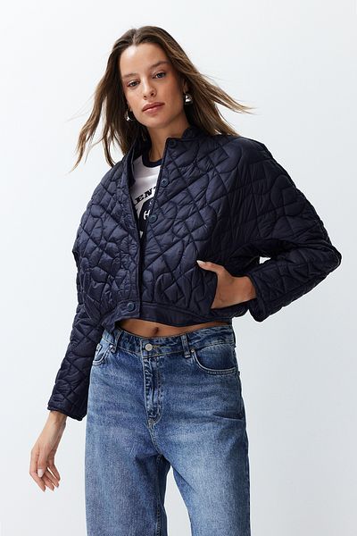 Trendyol Collection Geometrikus mintás sötétkék túlméretes steppelt kabát - TWOSS24MO00000