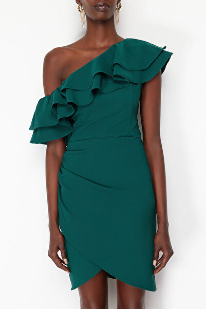 Trendyol Collection Smaragdgrünes, kurzärmliges, gewelltes, gewebtes, kurzes, stilvolles Abendkleid für die Nacht, Abschlusskleid TPRSS24EL00013