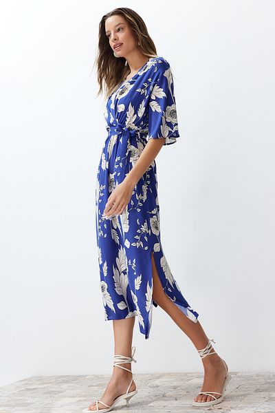Trendyol Collection Modrý pásek s květinovým potiskem A-line dvouřadý límec Midi Woven Dress TWOSS24EL00915