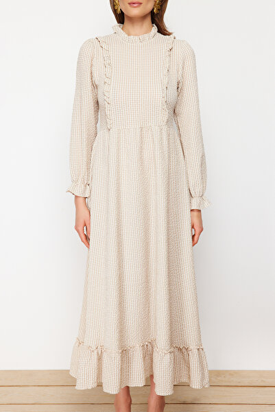 Trendyol Modest Μπεζ υφασμένο φόρεμα με μοτίβο Gingham με λεπτομέρειες TCTSS21EB0028
