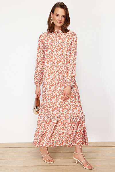 Trendyol Modest Sukienka z falbaną i efektem półplakietki, podszewka z cegły, Cıvaci TCTSS21EL3353