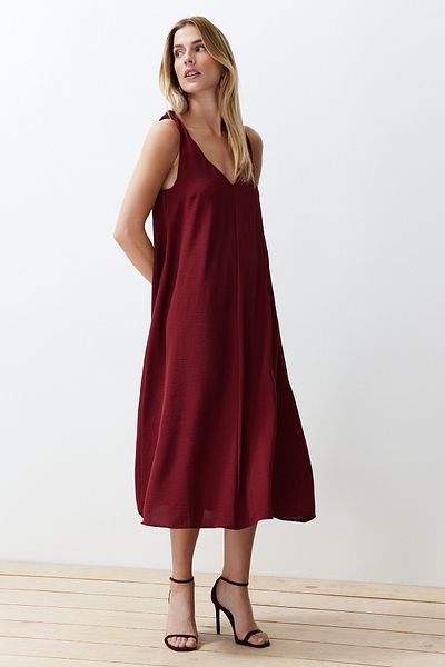 Trendyol Collection Claret Red Άνετο υφασμένο φόρεμα με V λαιμόκοψη TWOSS23EL00882