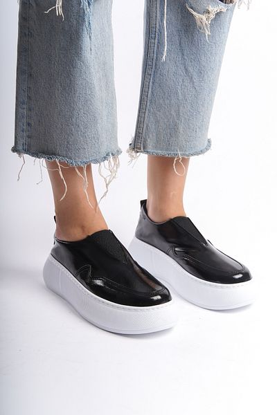 Moda Değirmeni Pantofi de damă din piele lacuită neagră cu elastic BG1137-101-0014