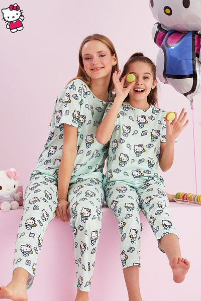 Siyah İnci Hello Kitty Licensed 100% βαμβακερό πράσινο πολύχρωμο σετ πιτζάμες με λαιμόκοψη