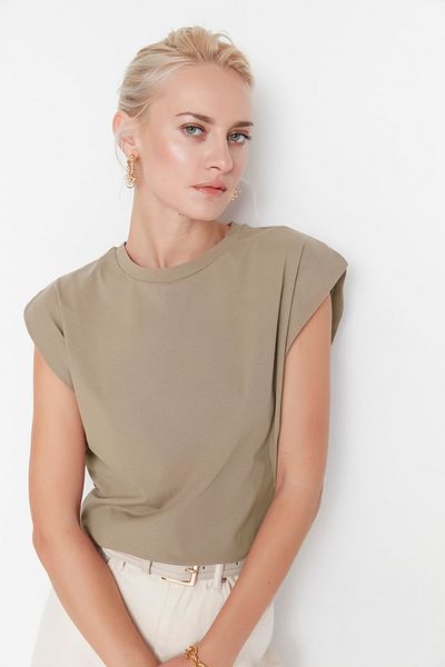 Nerzfarbenes Basic-Strick-T-Shirt mit Rundhalsausschnitt aus 100 % Baumwollwatte TWOSS20TS0021