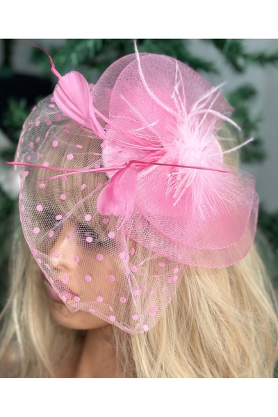 QUEEN AKSESUAR تصميم عتيق - قبعة من التول الوردي والريش، إكسسوار شعر للنساء والأطفال مع حجاب