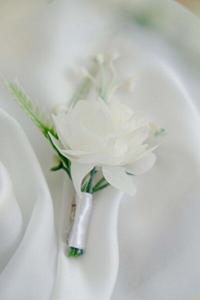 Uğur Gelin Buketi Zarif Melek Damat Yaka Çiçeği