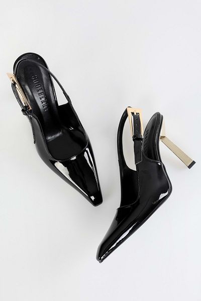 Shoeberry Laurend Stilettos für Damen aus schwarzem Lackleder mit stumpfer Zehenpartie und Gürtel