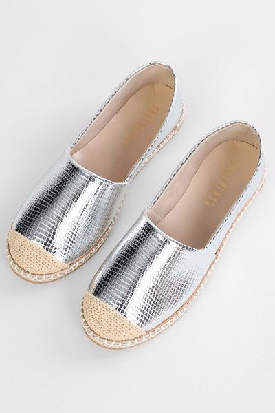 Shoeberry Melany Silber glänzende lässige Espadrille für Damen