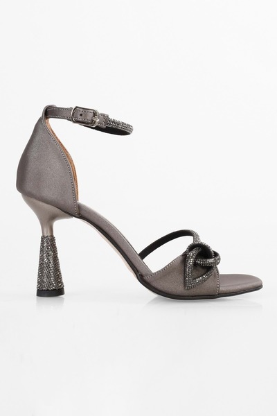 Shoeberry Dámské boty na podpatku Yuni Platinum Virginia Satin Stone