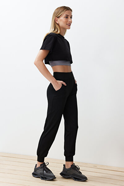 Trendyol Collection Black Diver/Scuba Fabric Pohodlný střih Pletené sportovní tepláky THMSS24EA00001